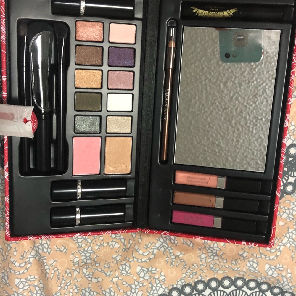 Makeup - Picture 2 of 2